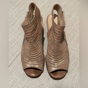 Paul Green Cayenne Peep Toe wedge metallic sandal size 7.5